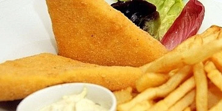 Jídlo pro dva 2x 120 g smažený sýr, 200 g hranolky, obloha