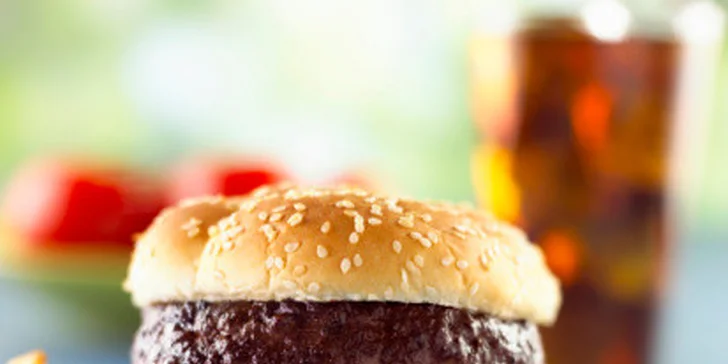2× Cheeseburger a hranolky. Americká poctivá pochoutka v Brně