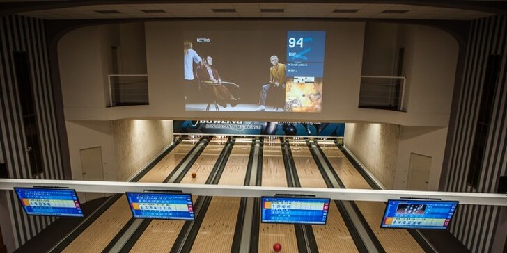Hodina aktivní zábavy: bowling i se zapůjčením bot až pro 6 hráčů ve Strašnicích