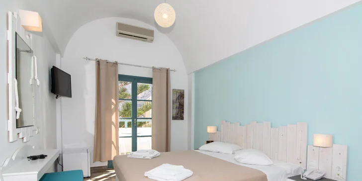 Ubytujete se v hotelu Iris Boutique*** postaveném v typickém kykladském stylu. 