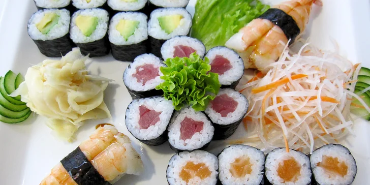 Smlsněte si na sushi: rolky s lososem, tuňákem i vege v setech 24–42 kusů