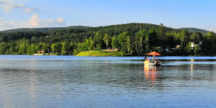 2,5 hod. grilování na Barníku pro dva i partu: láhev vína, kukuřice, hlavní jídlo i dezert