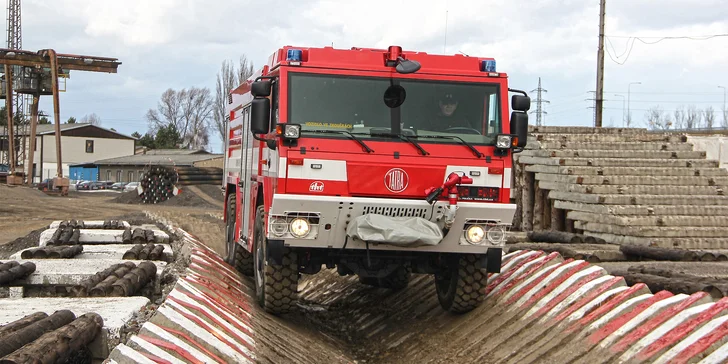 Parádní akce plná adrenalinu: 15–60 minut jízdy v požárním speciálu Tatra T815-7 6x6.1