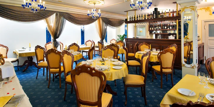 Dokonalá večeře pro 2 os. v hotelu General: hovězí steak či máslová ryba a další chody