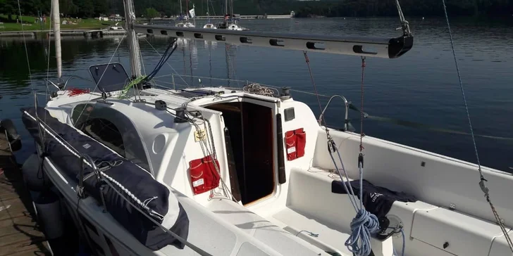 Adrenalinová nebo relaxační plavba na plachetnici až pro 4 námořníky