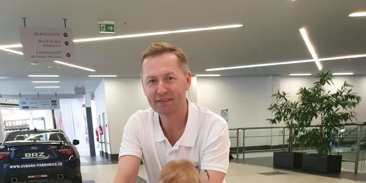Jízda na obrovských plyšácích: netradiční zábava pro děti i dospělé v obchodním centru