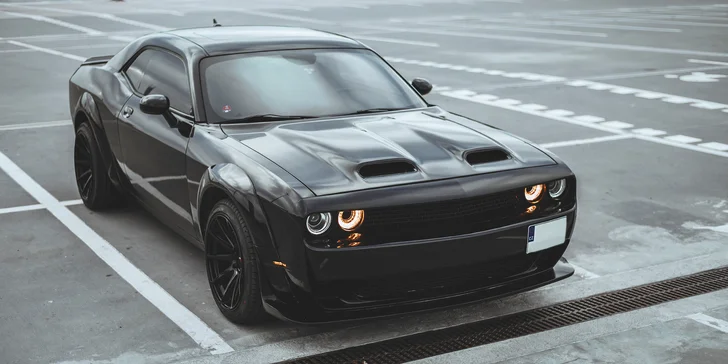 Superjízda v nadupaném Dodge Challenger na 15–60 minut vč. focení