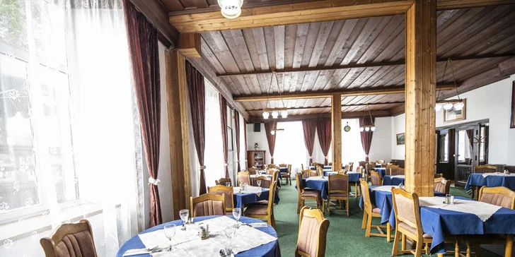 Pobyt v Harrachově s polopenzí, bazénem a all inclusive nápoji k večeři