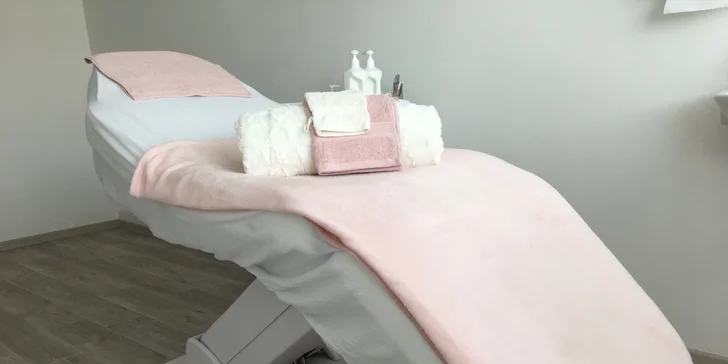 Důkladné ošetření problematické pleti luxusní kosmetikou Oligodermie i světelná terapie