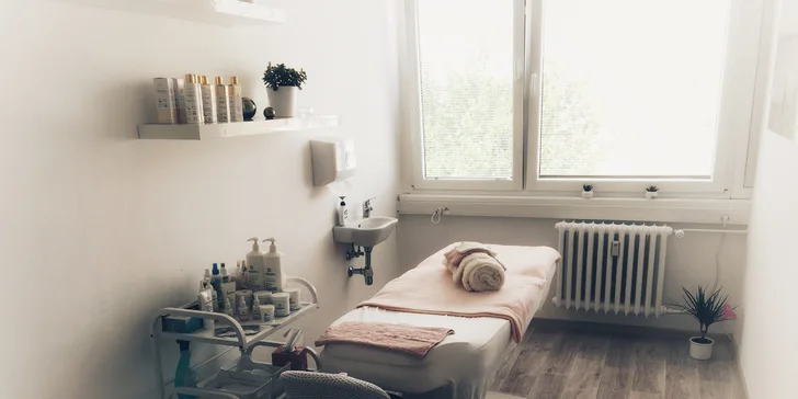 Důkladné ošetření problematické pleti luxusní kosmetikou Oligodermie i světelná terapie