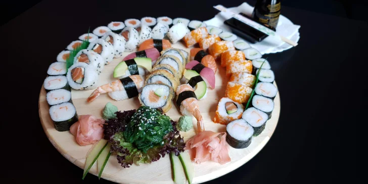 Pochutnejte si na výborných sushi setech: 28 nebo 54 prima kousků i salát