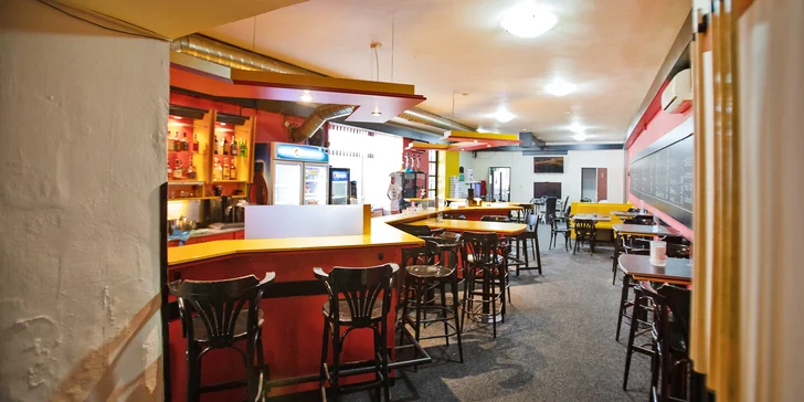 Pořádná nálož masa: T-Rex Burger a hranolky k tomu