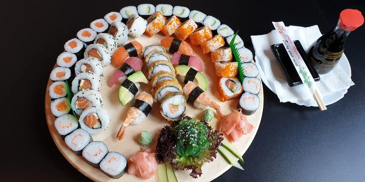 Pochutnejte si na výborných sushi setech: 28 nebo 54 prima kousků i salát