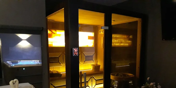 Privátní wellness pro 2 nebo 4 osoby: sekt, ovoce, drinky a třeba i masáž