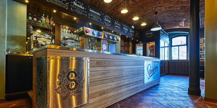 Hovězí Coyote Burger s hranolky a bylinkovo-česnekovým dipem