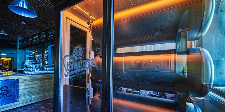 Hovězí Coyote Burger s hranolky a bylinkovo-česnekovým dipem