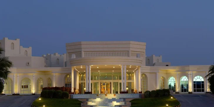Luxusní pobyt v 5* resortu v Ománu: 5–11 nocí s all inclusive, bazén, fitness, přímo u pláže
