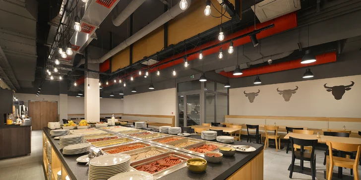Hotelová restaurace Stodola vám nabídne bufetové snídaně a tříchodové večeře.