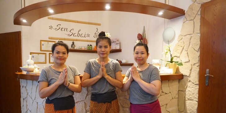 Královská thajská masáž zad a šíje: uvolnění pomocí bylin a koření