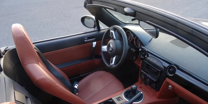 Zapůjčení Mazdy MX5 roadster na 12, 24 nebo až 48 hodin