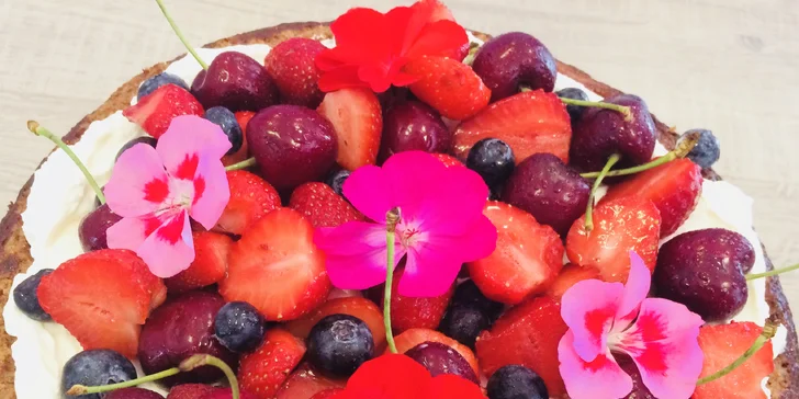 Výběr ze 4 dortů: mascarpone, ovocný, čokoládový a citronový cheesecake