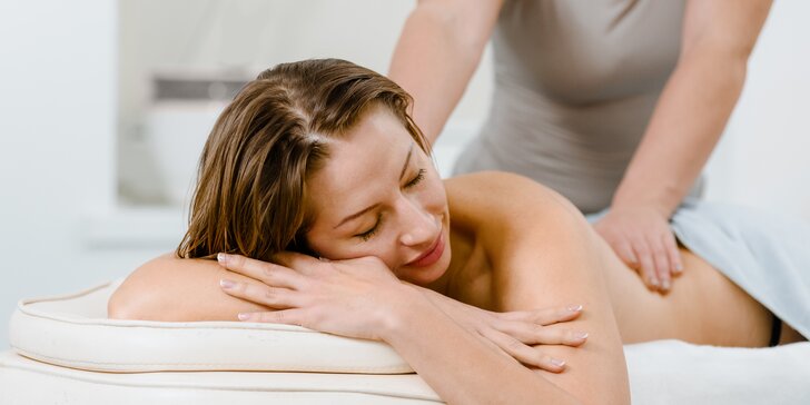 Síla doteku dokáže zázraky: terapeutická masáž podle výběru v centru Avasa