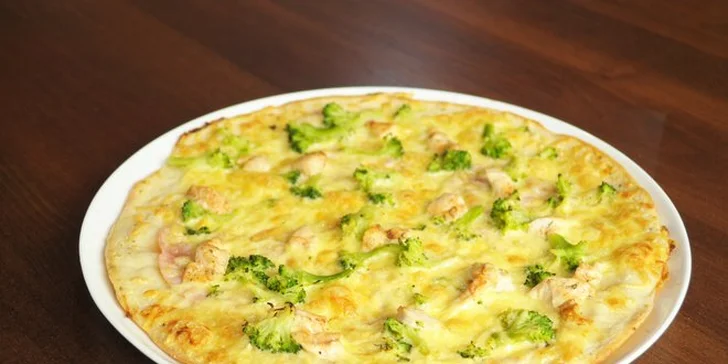 2 pizzy o průměru 32 cm podle výběru v pizzerii Honzík