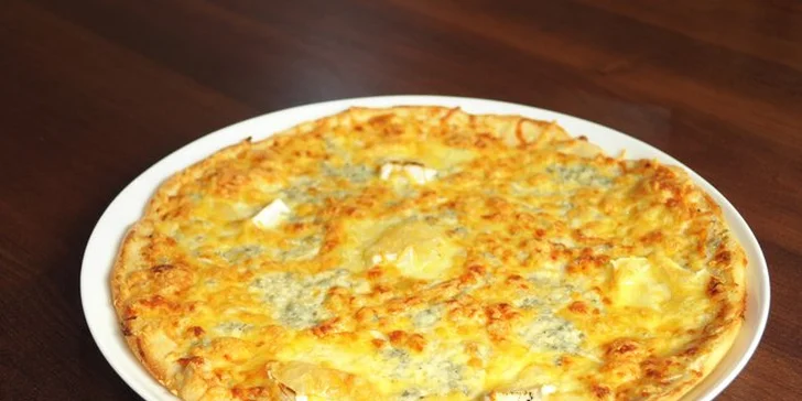 2 pizzy o průměru 32 cm podle výběru v pizzerii Honzík