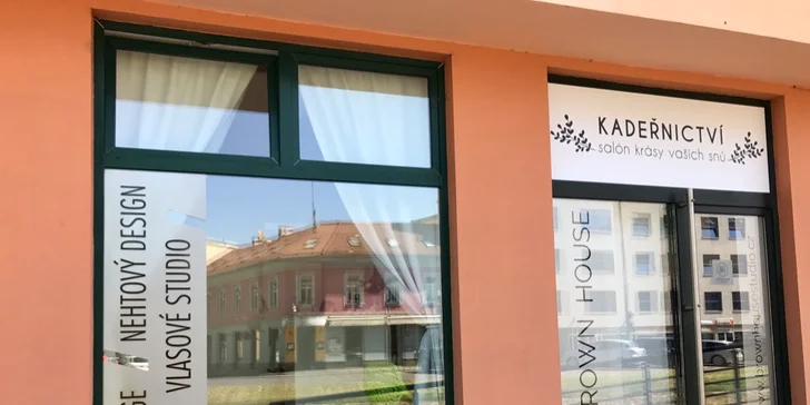 Dámský střih se stylingem a možností výživné procedury