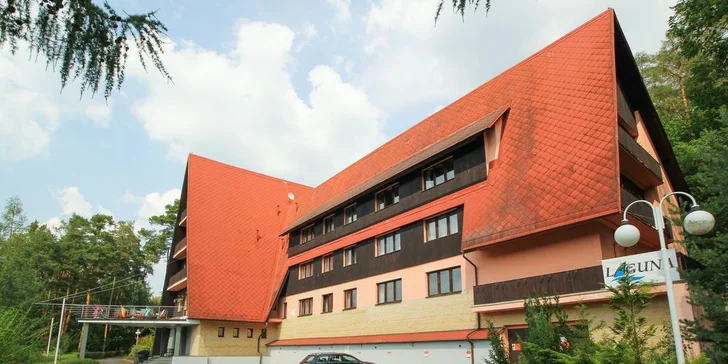 Pobyt se snídaní pro dva i rodinu přímo u Slapské přehrady