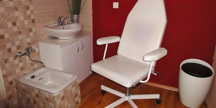 Nebude chybět spa lázeň pro změkčení kůže.