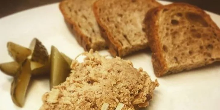 3chodové menu pro dva: škvarková pomazánka, vepřová panenka, palačinka i káva
