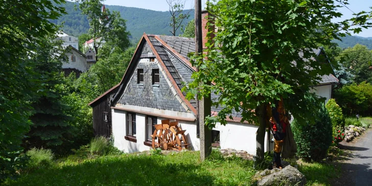 Pronájem vybavené chaloupky v Jizerských horách až pro 15 osob