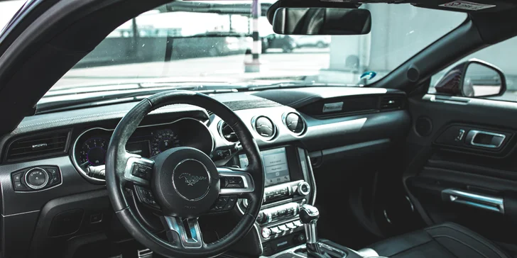 Za volantem Ford Mustang 5.0 GT 2019: projížďka i zapůjčení na víkend