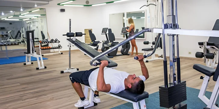 Zahráte si tenis, futbal aj volejbal, vyskúšate si lekcie aerobiku, fitness a nebude chýbať ani diskotéka a hry pre deti.