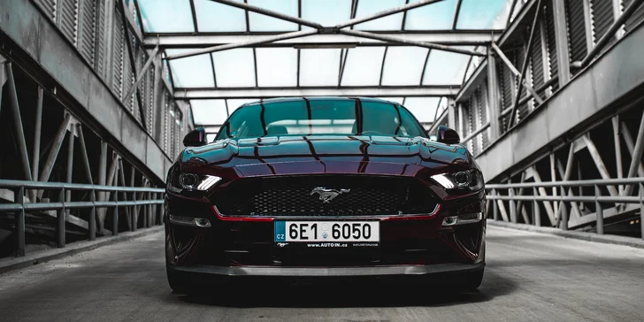 Za volantem Ford Mustang 5.0 GT 2019: projížďka i zapůjčení na víkend