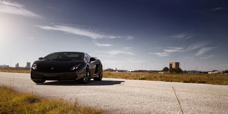 3–5 kol na technické trati v autě podle výběru: Mustang, Dodge, Nissan, Lamborghini i Ferrari