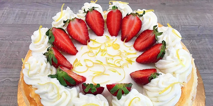 Výběr ze 4 dortů: mascarpone, ovocný, čokoládový a citronový cheesecake