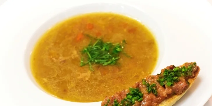 Po jednohubce amuse bouche vám obsluha přinese kaldoun.