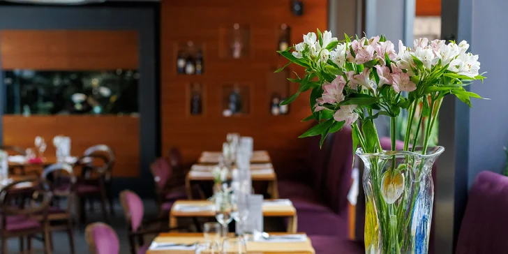 Snídaně jsou podávány formou bufetu v sesterském hotelu Aplaus (cca 250 m).