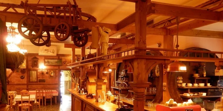 Restaurace má k dispozici i salonky pro pořádání větších akcí.