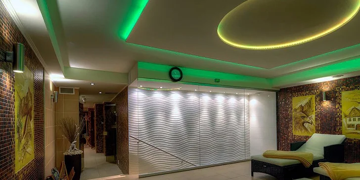 Relax, pôžitok a životný elán poskytnú: parná, bylinková, fínska sauna a infrasauna.