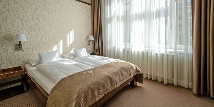 Secesní Villa Meribel**** byla postavená už v roce 1894 a po citlivé rekonstrukci se zachováním původních historických prvků prožívá opět svoji renesanci.