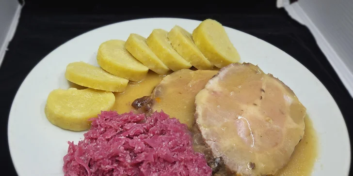 Ať už vás v Hodovně zláká pořádný dvojitý burger, lehký Caesar salát nebo křupavé batátové hranolky, tady budete spokojení.