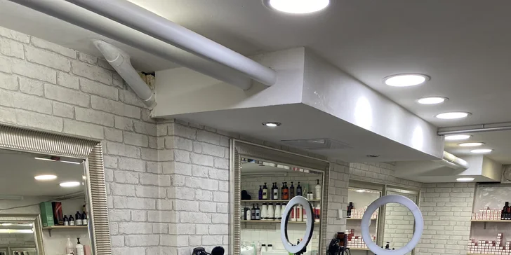 Používají tu kvalitní kosmetiku Schwarzkopf Professional. 