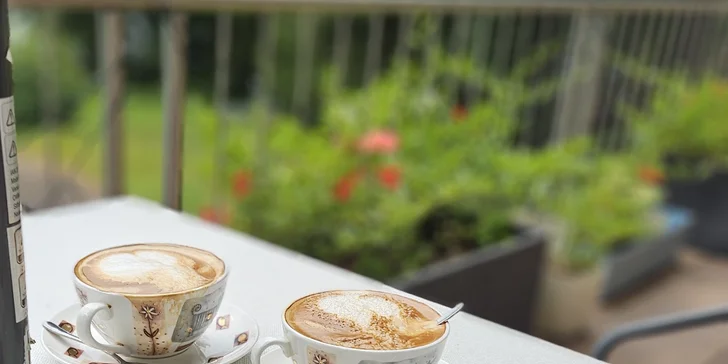 V hotelu se nepodává alkohol, pouze nealko nápoje, italská káva, mošty a další. 