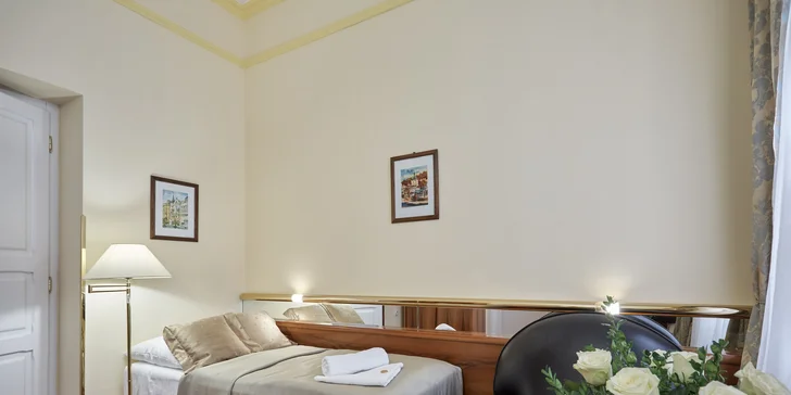 Na pokoji je kromě toho k dispozici minibar, vysoušeč vlasů, trezor a bezplatné Wi-Fi připojení.