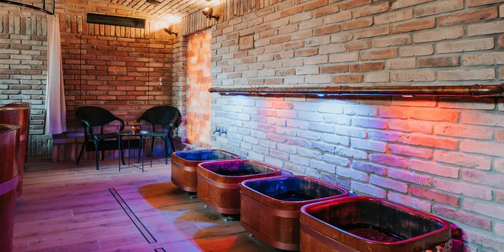 Součástí wellness balíčku je také perličková či pivní koupel. 