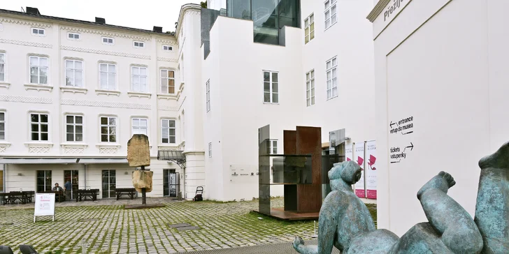 Restaurace je součástí Musea Kampa. 