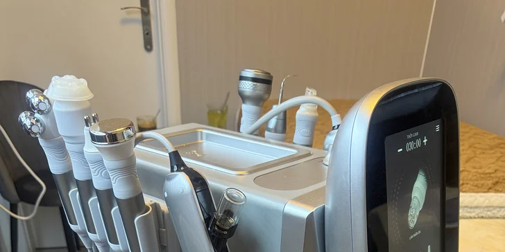 Najdete zde analýzu pomocí umělé inteligence, detoxikační hloubkové čištění i hydratační relax.